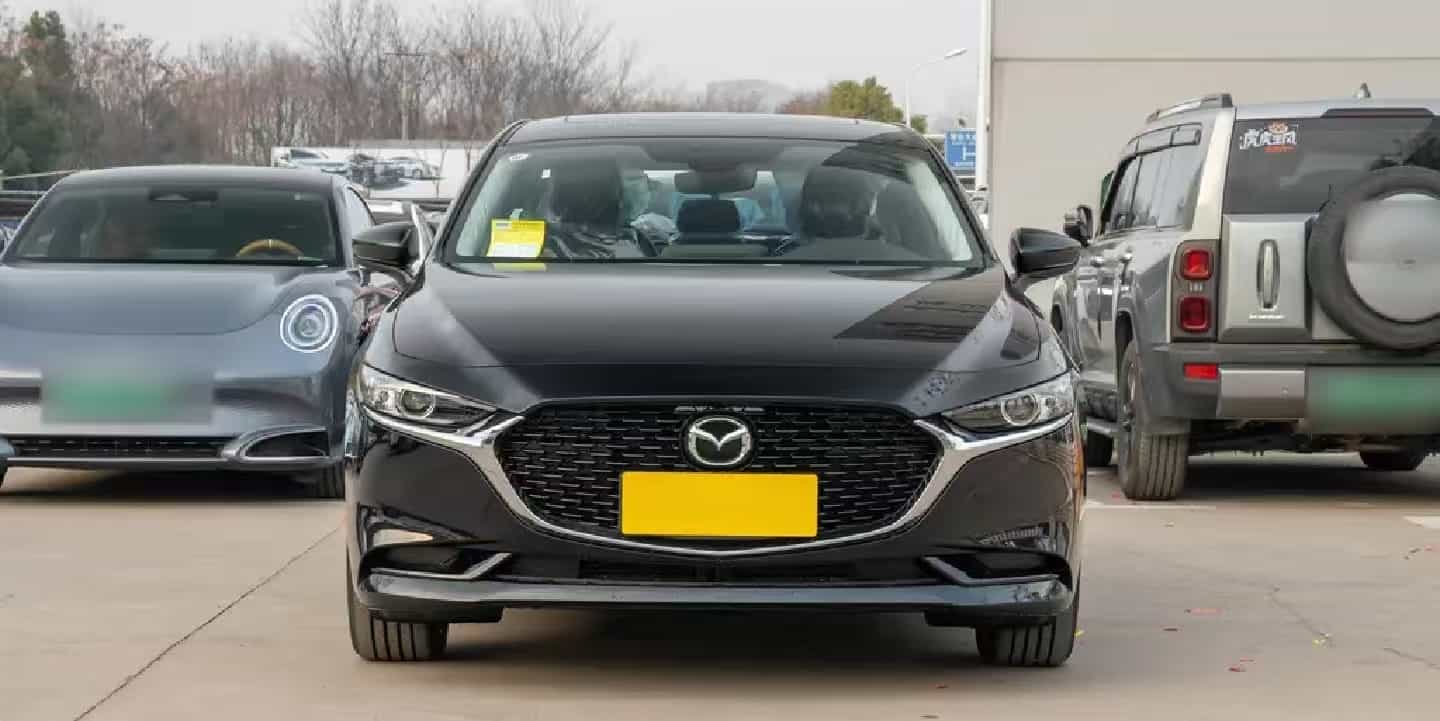Mazda 3 Angkesaila 2023 2,0 Л Автоматическая Качественная ослепительная версия