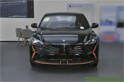 Версия с автоматическим двигателем Yixuan 2024 объемом 1,5 тонны