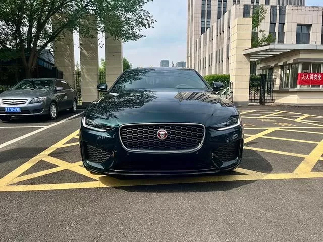 Jaguar XEL 2024 года, 2.0 л турбо (250 л.с.), версия R-DYNAMIC S