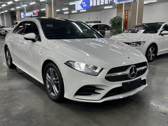 Mercedes-Benz A-class 2022 A 180 Л