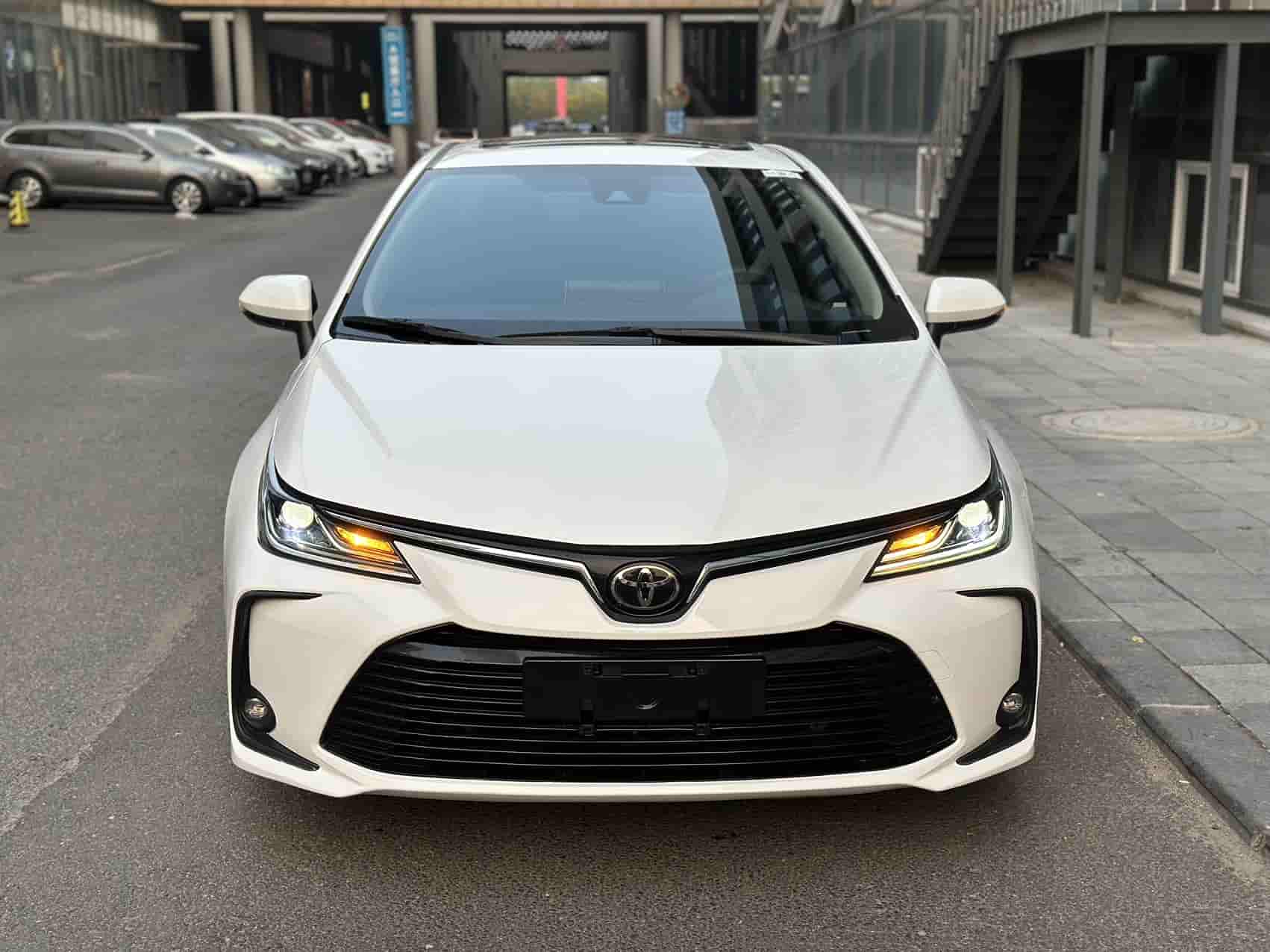 Toyota Corolla Elite Edition объемом 1,5 л