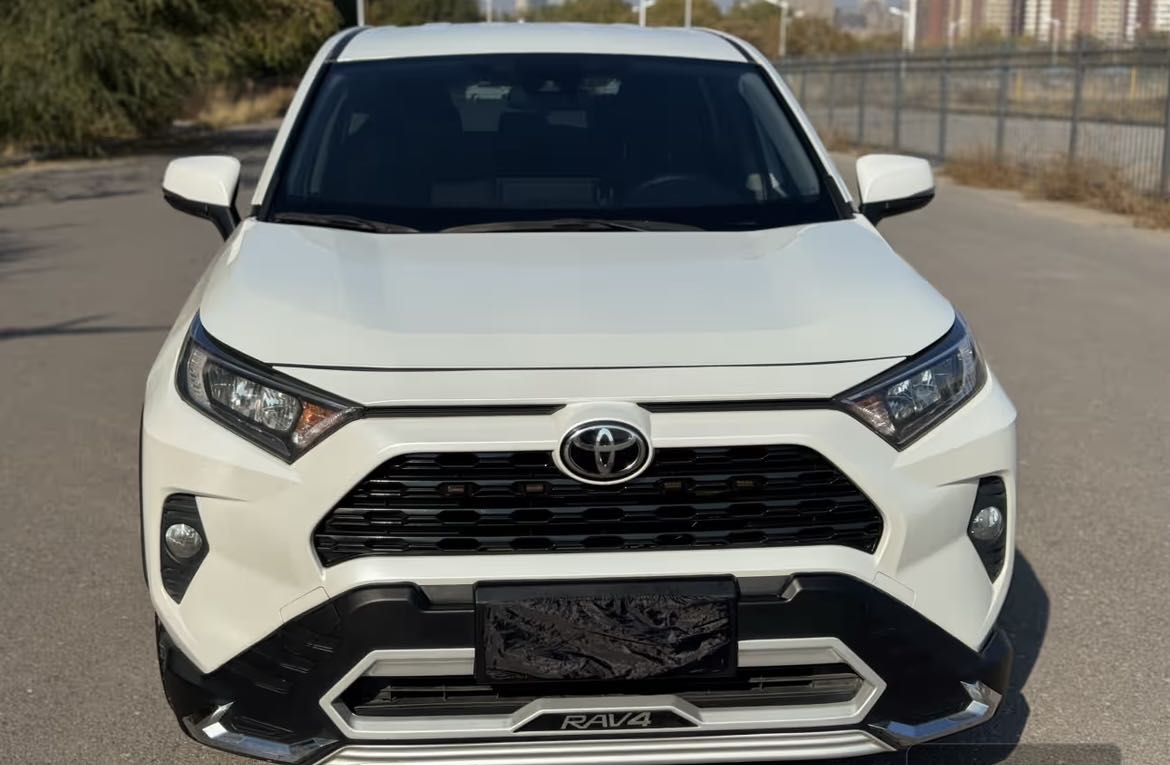 RAV4 Rongfang 2021 2,0-литровый вариатор с двумя колесами в модной версии